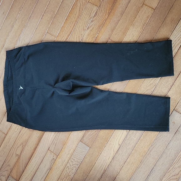 Old Navy Maternity Capri Legginga - Picture 4 of 4